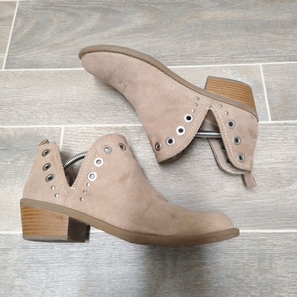 Tan Ankle Boots with Stacked Heel and Metal Accents